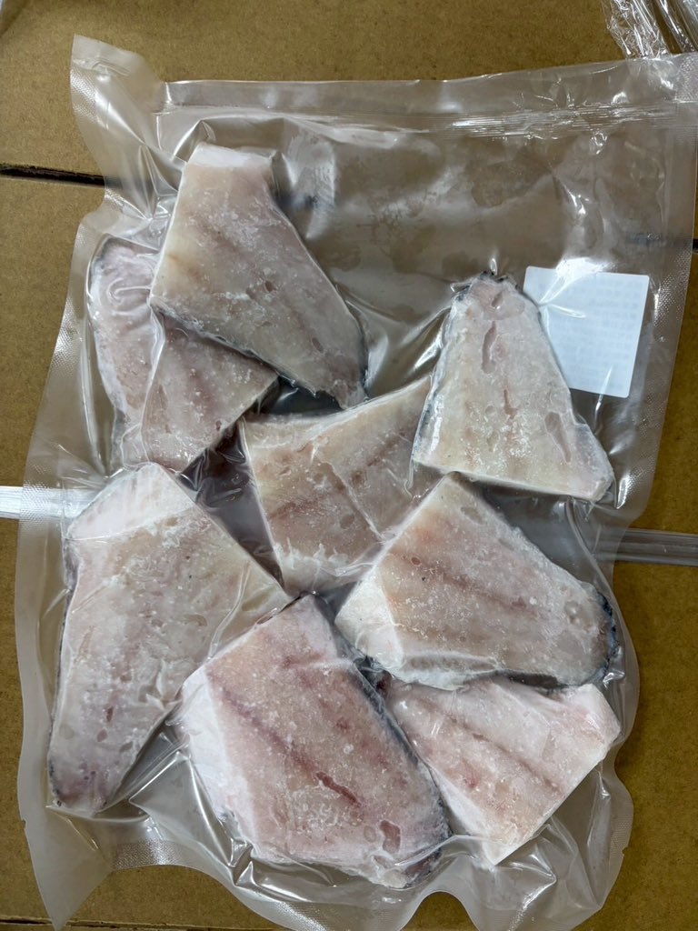 EC95277's tweet photo. 珍珠龍虎斑清肉切塊（無刺）
110元/包/500克（2包200元）
產品效期2027年02月28日

凍珍珠龍虎斑清肉省去料理的麻煩事，不用去頭、斷尾、刮鱗就能輕鬆品嚐鮮美的滋味。
富含膠質且Q彈的魚皮，不論是清煮魚湯、乾煎或紅燒，鮮味都能充分展現出來。 https://t.co/h3bqZQ35GW