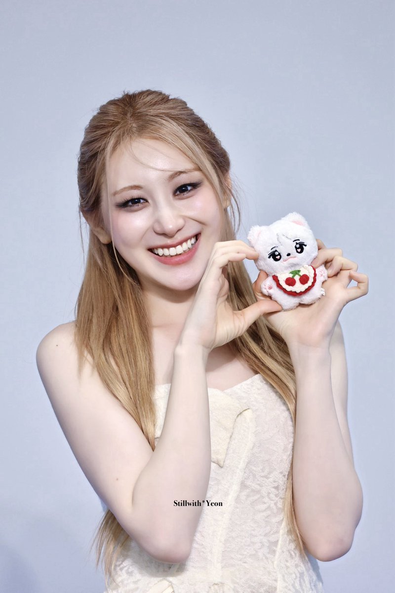 𝐒𝐭𝐢𝐥𝐥 𝐰𝐢𝐭𝐡 이채연 ◡̈ tweet media