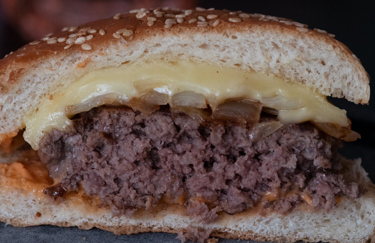 fightingpride93's tweet photo. Comte cheeseburger https://t.co/Zi5M3i2RVZ https://t.co/vLSWYXfp7e