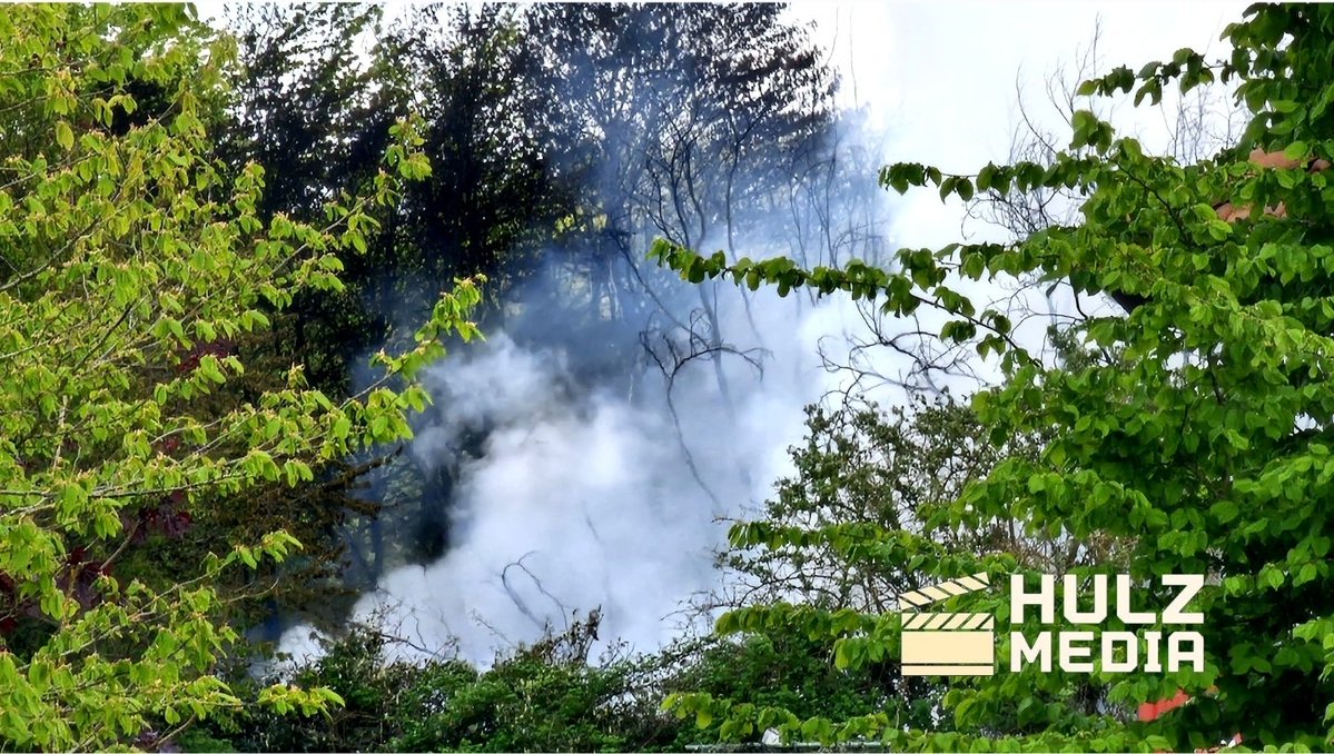 Bosbrand 't Harde: Brandweer actief door hotspots