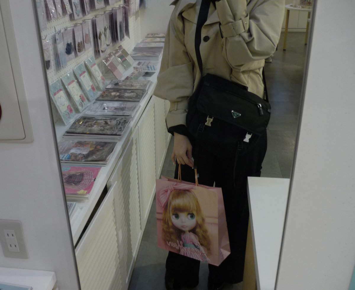 異色 tweet media