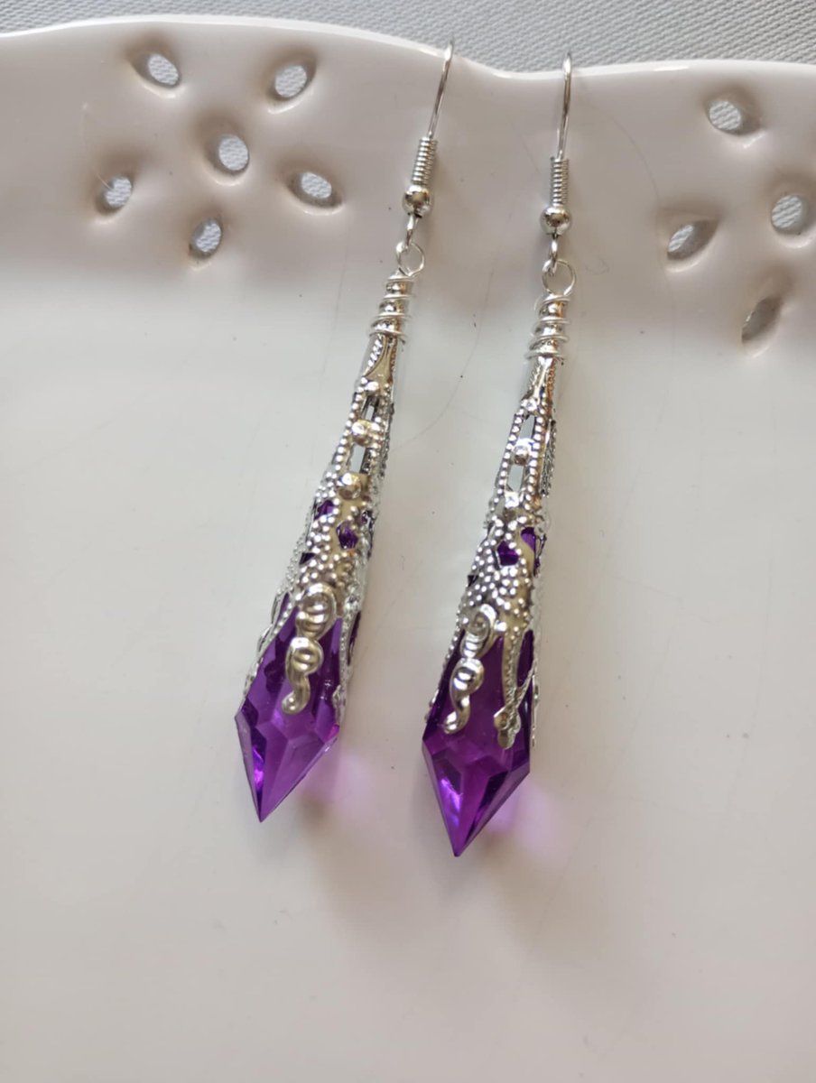 LovesVintage43's tweet image. BUY ANY 2 ITEMS IN STORE, SAVE 10%🧡
Ornately Detailed Pointed Faceted Acrylic Pendant Earrings in Purple &amp;amp; Antique Silver. Lever, Hook or Clip On  🧡  #Etsy #CraftBizParty #UKBiz #shopindie #shopsmall #UKMakers #supportsmallbusinesses lovesvintage43.etsy.com/listing/110210…