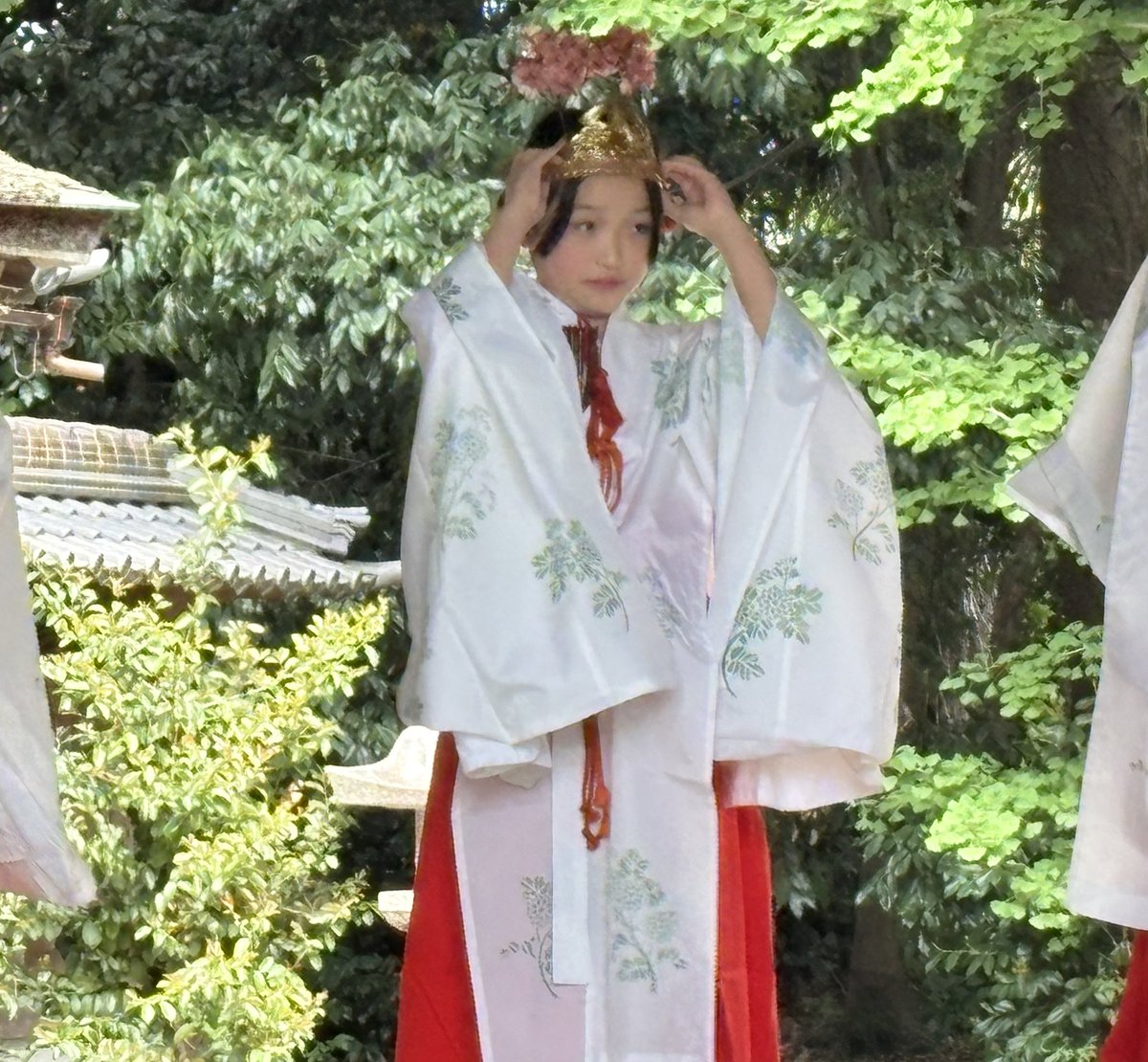RY0NAKAGAWA's tweet photo. 先日、上坂神社の神事に娘がお稚児さんで参加させていただきました！関係者の皆様、お疲れ様でした。本当にありがとうございました🙏
#中川リョウ #滋賀県 #長浜市 #議会 #議員 https://t.co/s4zxSwXoMP