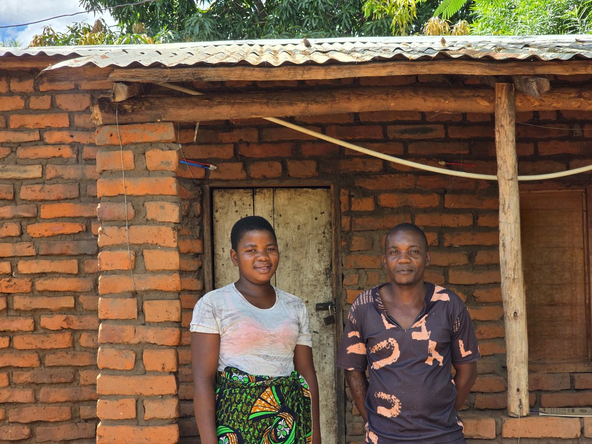FAOMalawi's tweet photo. #AnticipatoryAction
Limbani, a farmer from drought-prone Phalombe🇲🇼invested the USD 158 received from FAO's EU-funded HIP project in pig farming &amp; used the proceeds to 
Improve his home &amp; build a sustainable income to strengthen resilience to future shocks
https://t.co/bCglOEp3kA https://t.co/FUC7P1Ho8e