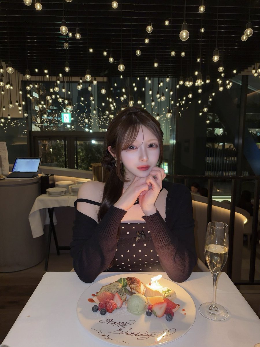 uchuunoaisatsu's tweet photo. 📍Trattoria Pizzeria 207 渋谷店⭐️
2階席めちゃくちゃ映えます✨ https://t.co/K8uTysMVSN