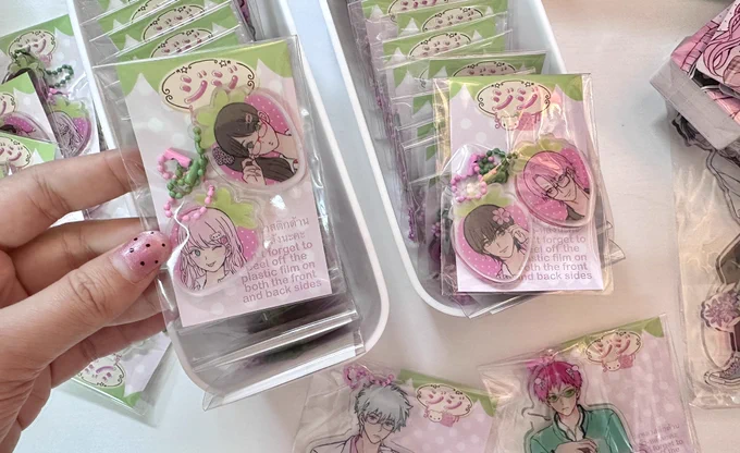 we live in a strawberry world! ,new items for #cf22 #ifmarket7 the actual print turned out with very beautiful colors 🥹🤍🍓🎀 