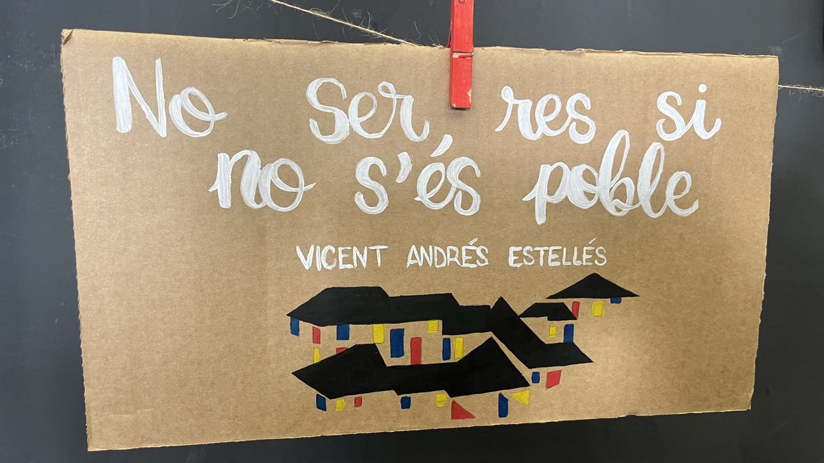 iesvae's tweet photo. FANZINESTELLÉS
Dimecres 29 d'abril la Casa de Cultura de @Ayto_Burjassot  acollí la presentació del FanzinEstellés, elaborat per l'alumnat del Batxillerat d'Arts amb la coordinació del Departament, centrat en la situació de Palestina.
Més informació en:
https://t.co/AyAMaAeaHe https://t.co/rdvcUfWxRt