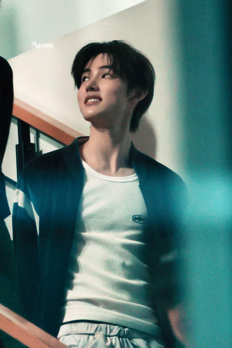 aris4703's tweet photo. @eomlandvnfp2 Seonghyeon’s aura is quietly captivating

SEONGHYEON ALWAYS IN LOVE #StandWithSeonghyeon #SEONGHYEON #성현 https://t.co/Bd0YNxEPkZ