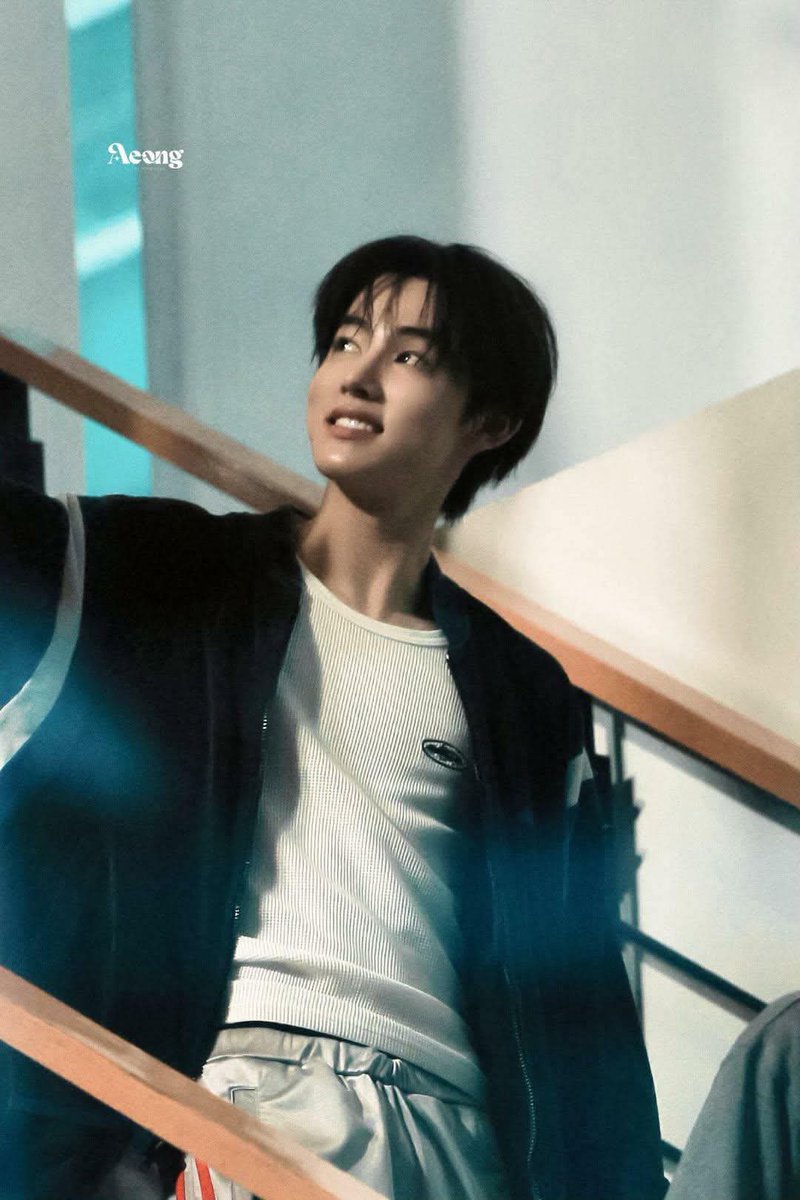 aris4703's tweet photo. @eomlandvnfp2 Seonghyeon’s aura is quietly captivating

SEONGHYEON ALWAYS IN LOVE #StandWithSeonghyeon #SEONGHYEON #성현 https://t.co/Bd0YNxEPkZ