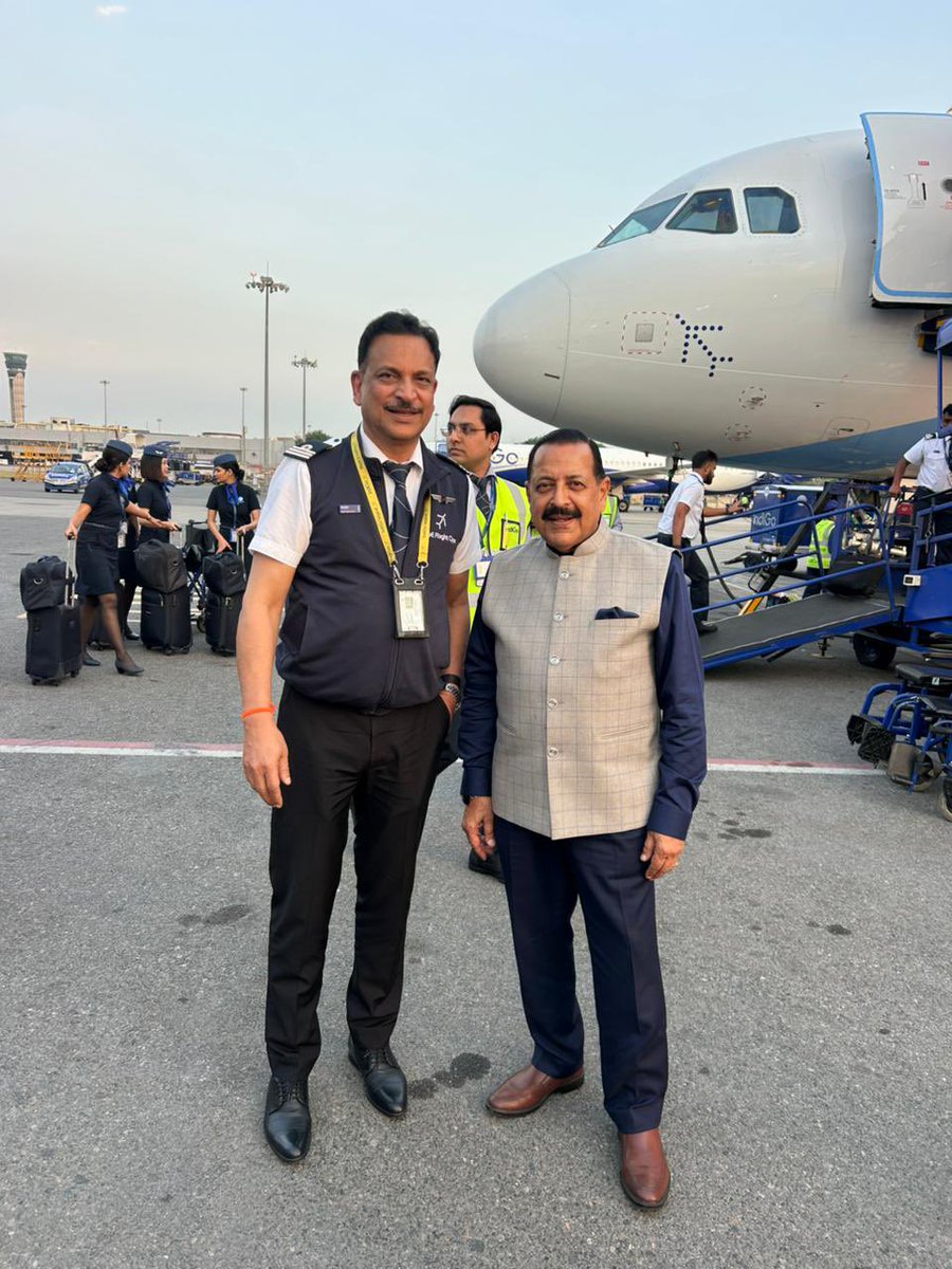 DrJitendraSingh's tweet image. It was a privilege to be flown from #Jammu to #Delhi in Flight no. 6E 5162, by our very dear friend and esteemed senior, Sh Rajiv Pratap Rudy, who happens to be an accomplished Pilot with the Indigo.