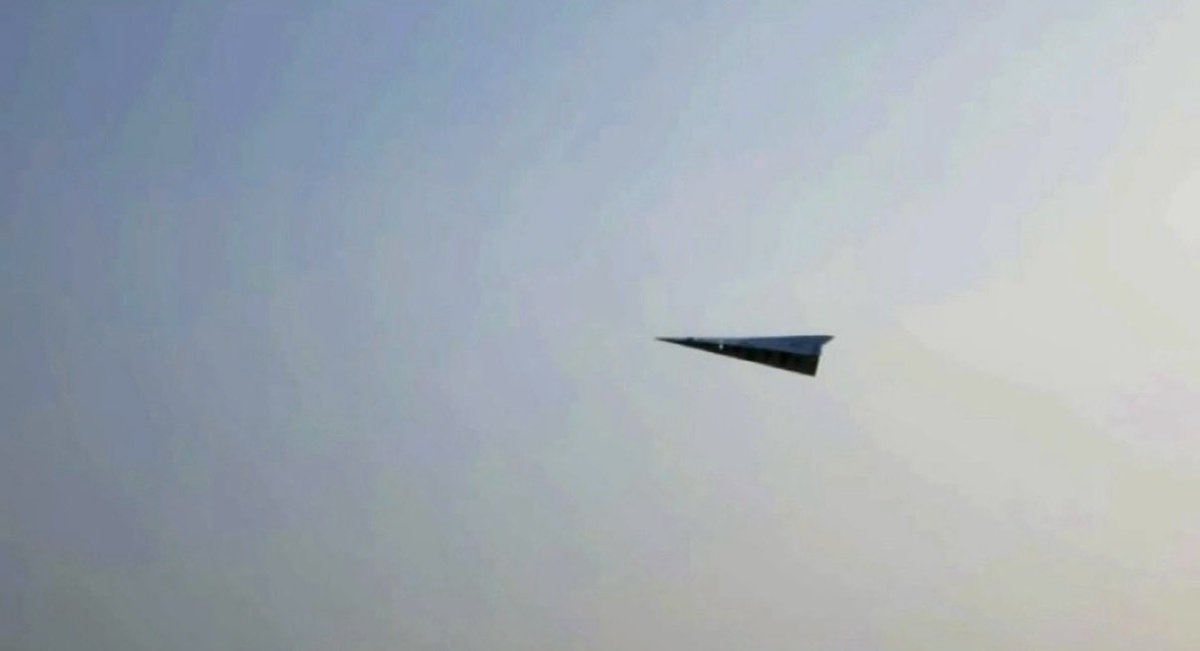 anonymoushadoww's tweet photo. (Images): “Eyewitness Photographed An Unknown Craft in New Jersey 2014”

Witness Statement:

“Object appeared reflective, yet black possibly changing colors. It altered speeds above supersonic, but did not make sound of any kind

I observed the object for around three minutes it made aeronautical maneuvers that I had not seen before.
It appeared to hover. The object was triangular, black, yet reflective

It was able to change directions extremely fast. This all happened pretty fast

There appeared to be possibly a light or window on the top of the craft, and then it headed north at an extreme rate of speed faster than anything I have ever seen”

Reminds Me of a Hypersonic WaveRider

Has to be a Prototype, Just Speculation

Location: Passaic, New Jersey

Date: 9/3/2014

Source: MUFON

🚬👀 #anonymoushadoww #ufotwitter #uaptwitter #ShadowLurker #ufo #Twitter