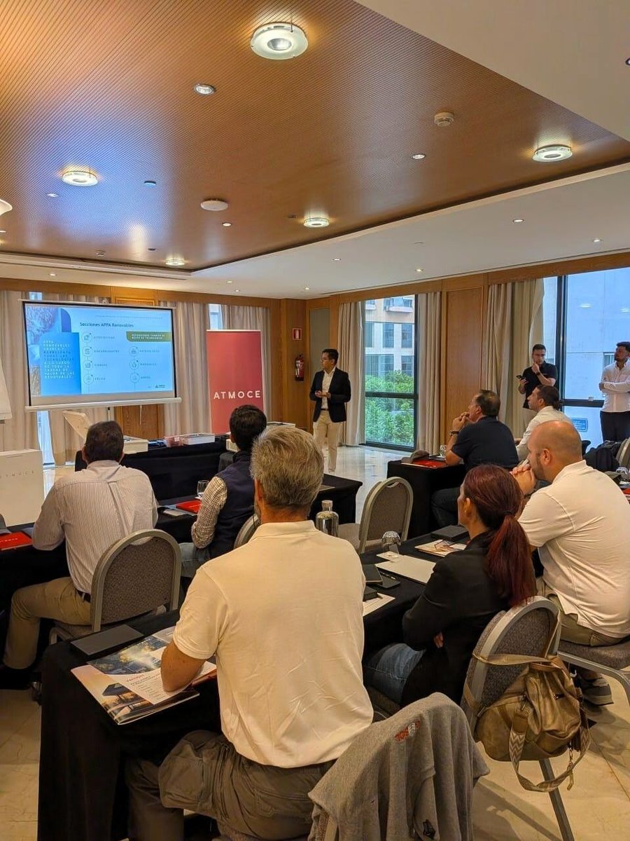 APPA_Renovables's tweet photo. Desde @APPA_Renovables participamos en #SolarConnect Sevilla, de la mano de @ATMOCE y @PlugandPlay ☀️🔋 Compartimos novedades del #autoconsumo, #regulación y el papel clave del #almacenamiento y la #flexibilidad del sistema. https://t.co/fXfjqD1JsO