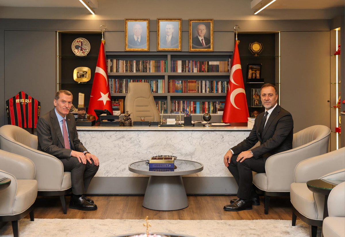Zeytinburnu Belediye Başkanı Sayın Ömer Arısoy'un nazik ziyareti bizleri ziyadesiyle mutlu etti. Kendisine teşekkür eder, Zeytinburnu İlçemizde yapacağı çalışmalarda başarılar dilerim.