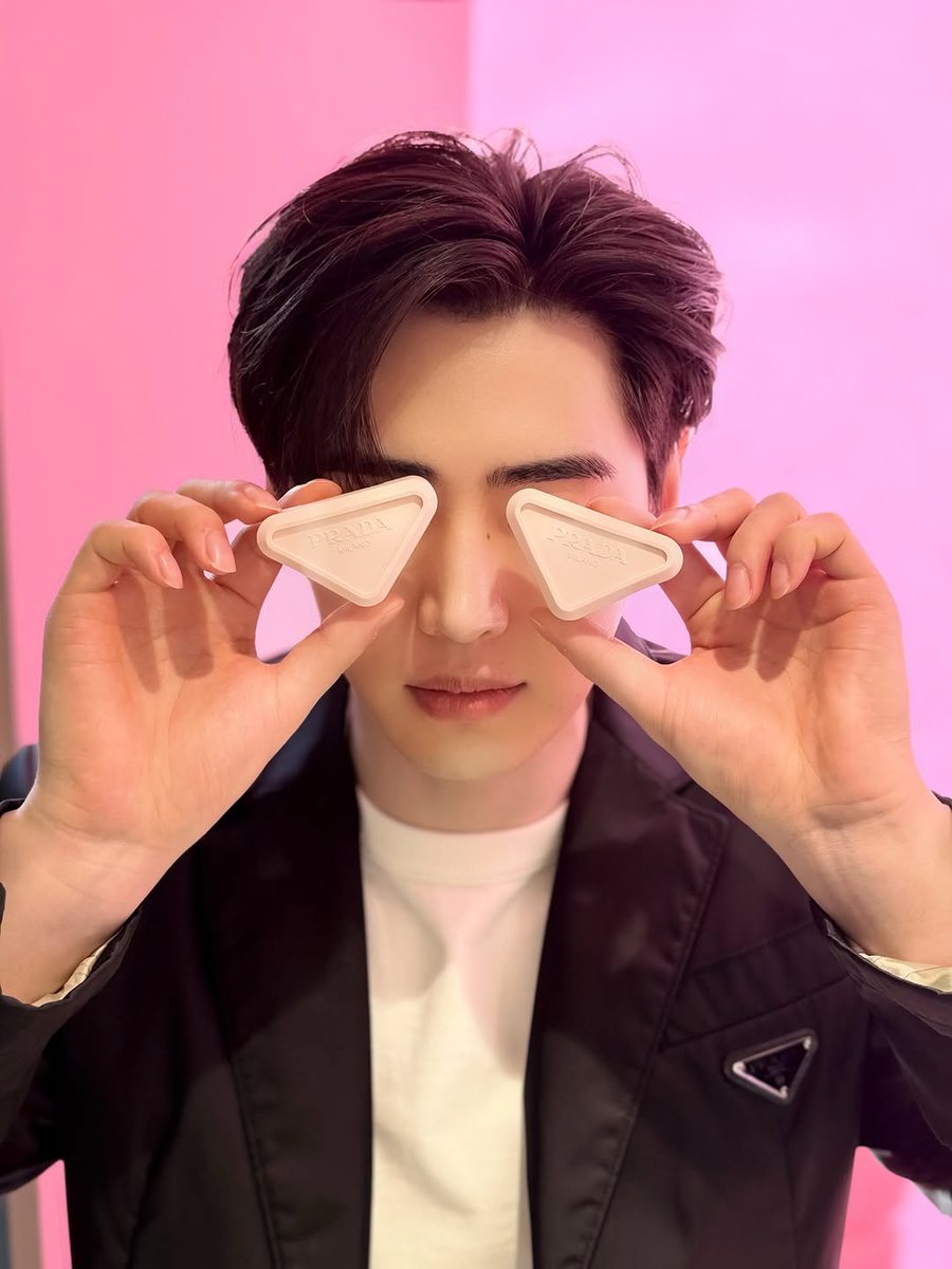PSHGlobalTeam's tweet image. [INSTAGRAM] 260430

"👻📸#Advertisement #PradaBeauty #PradaTouchBlush
#Prada #SUNGHOON"(1/2)

Like, Comment &amp;amp; Share
🔗 tinyurl.com/27x96drl

#엔하이픈_성훈 #ENHYPEN_SUNGHOON 
#성훈 @ENHYPEN @ENHYPEN_members