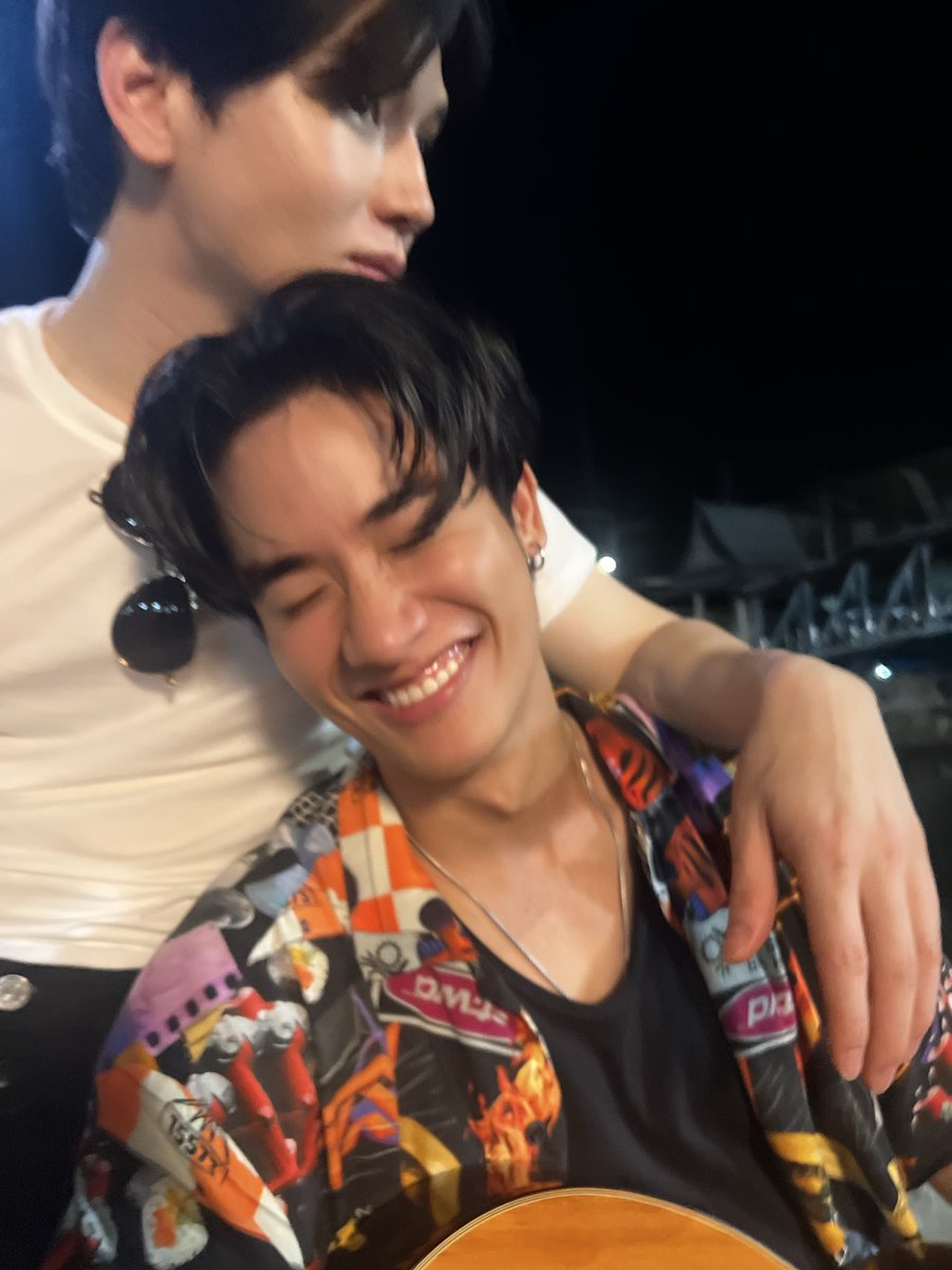 หมาเห่าเครื่องบิน | ADogAndAPlane tweet media