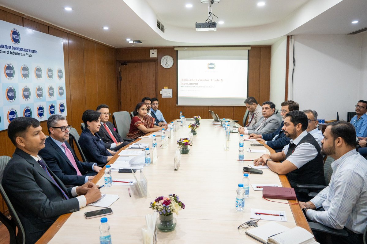 La Canciller resaltó el potencial de la oferta exportable del 🇪🇨 para el mercado indio, incluyendo productos tradicionales y no tradicionales, y presentó el portafolio de inversión ecuatoriano.