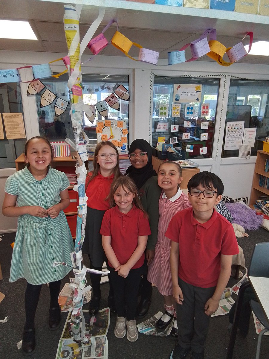 MissTrevisYPS's tweet image. The tallest tower winner goes to.... YELLOW table. Great activity following our school values ⭐️ #aspire #inspire #teamwork