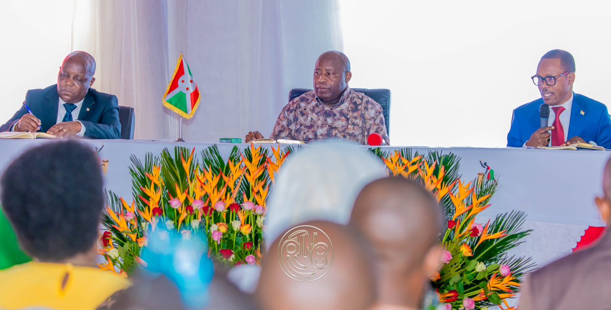 RTNBurundi's tweet image. #Burundi: Gouvernance et responsabilité

𝗟𝗲𝘀 𝗱𝗶𝗿𝗶𝗴𝗲𝗮𝗻𝘁𝘀 𝗮𝗽𝗽𝗲𝗹𝗲́𝘀 𝗮̀ 𝗺𝗶𝗲𝘂𝘅 𝗮𝘀𝘀𝘂𝗿𝗲𝗿 𝗹𝗲𝘂𝗿𝘀 𝗿𝗲𝘀𝗽𝗼𝗻𝘀𝗮𝗯𝗶𝗹𝗶𝘁𝗲́𝘀

𝘓𝘦 𝘗𝘳𝘦́𝘴𝘪𝘥𝘦𝘯𝘵 𝘥𝘦 𝘭𝘢 𝘙𝘦́𝘱𝘶𝘣𝘭𝘪𝘲𝘶𝘦 𝘥𝘶 𝘉𝘶𝘳𝘶𝘯𝘥𝘪, @𝘎𝘦𝘯𝘦𝘳𝘢𝘭𝘕𝘦𝘷𝘢, 𝘢 𝘳𝘦́𝘶𝘯𝘪,