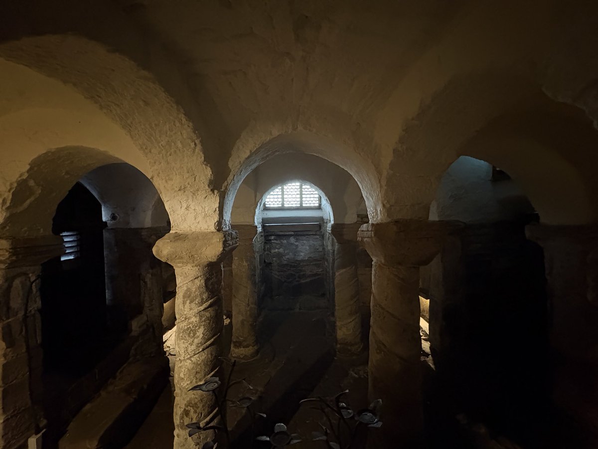 AidanRidyard's tweet photo. Broke my journey south yesterday with a visit to Repton. Fantastic church with an ancient crypt, which was left undisturbed for a millennium and is now accessed by a precipitous stair and tunnel…. A catacomb in Derbyshire
#atavistic @GretelleMaitre https://t.co/APOTRnNP6h