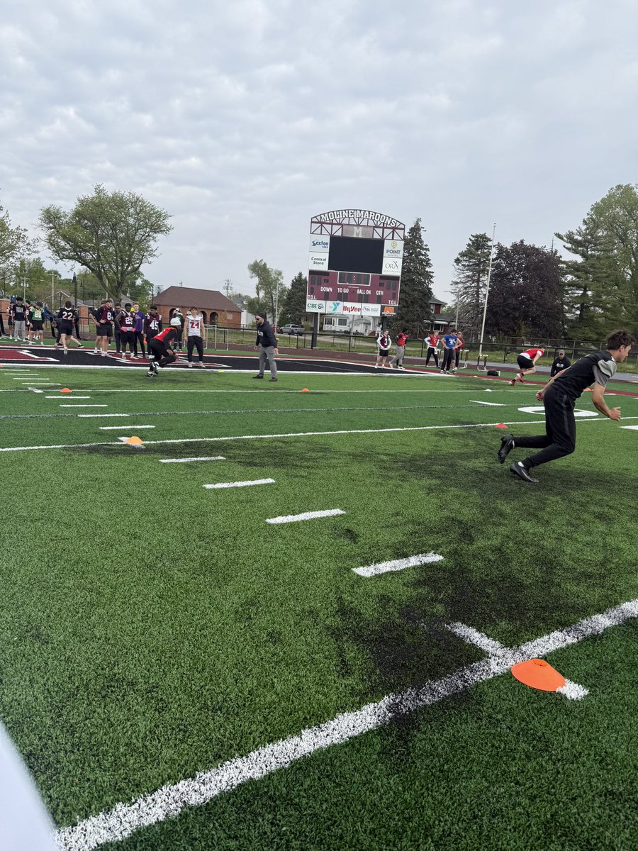 CoachARoberts's tweet photo. Another Day, More Football to See. Another great IHSA Combine hosted by Moline HS #ontheroad #RollStorm https://t.co/Q8VMhy4okC