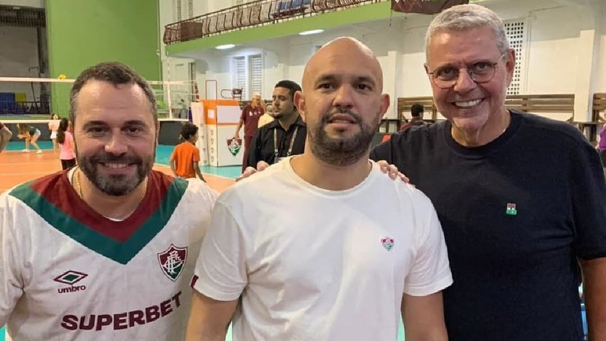 🚨 | FLUMINENSE PODE ULTRAPASSAR R$ 1 BILHÃO EM DÍVIDAS

Balanço financeiro do clube será divulgado nesta quinta-feira

Pane nas Laranjeiras. Um dos dias mais aguardados do ano no que diz respeito aos objetivos do Fluminense para 2026 chegou. O clube tem até as 23h59 desta