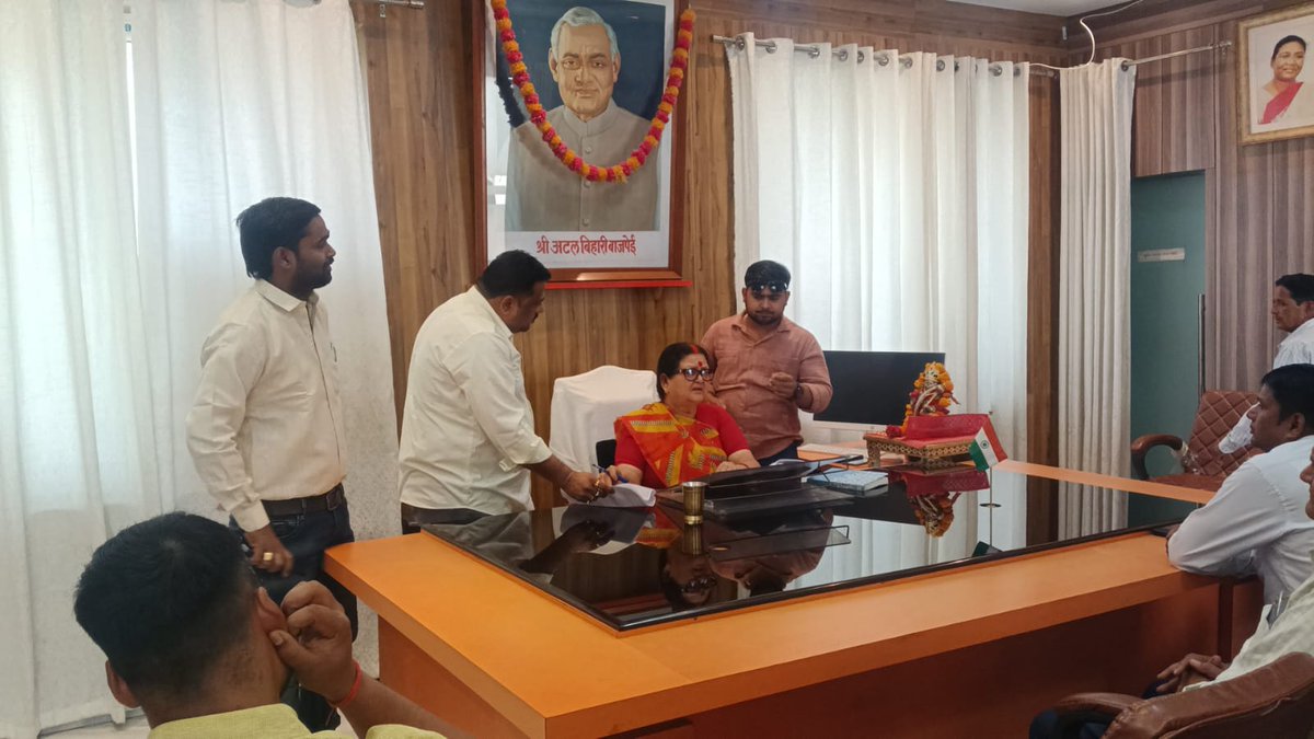 आदर्श व्यापार मंडल कानपुर (रजि०) tweet media