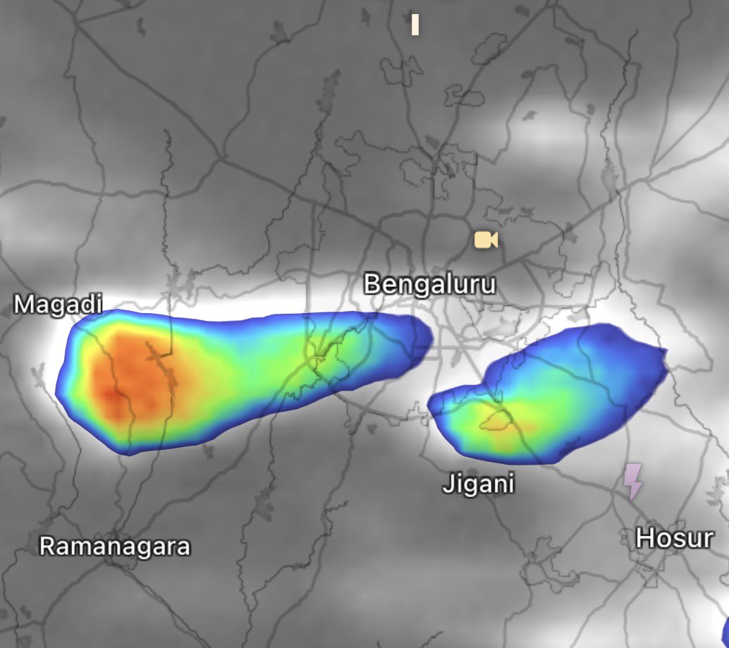 weathermansumit's tweet image. Moderate rains now in couple of areas in #Bangalore . Watchout for a strong thunderstorm in few areas 🚨🚨