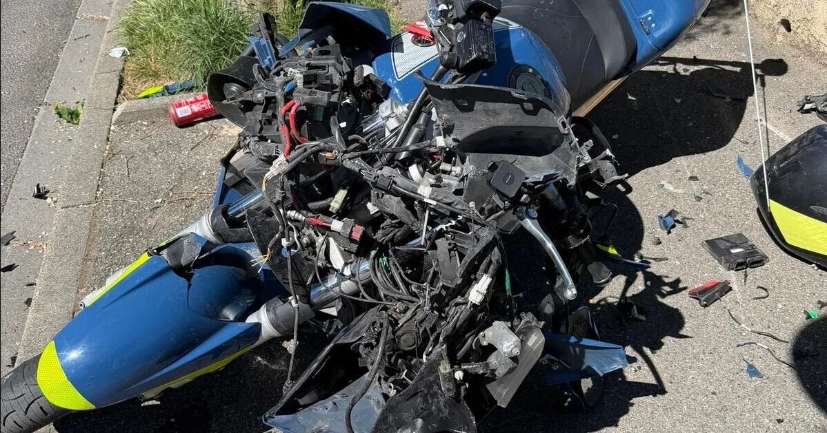 FranceNews24's tweet image. 🔴 INFO - #Justice : Le parquet de #Digne fait appel de la condamnation du conducteur qui a volontairement percuté deux gendarmes à #Forcalquier. Seulement 5 ans de prison dont 1 an ferme avec bracelet électronique. Une peine jugée trop clémente. 🇫🇷⚖️🚔