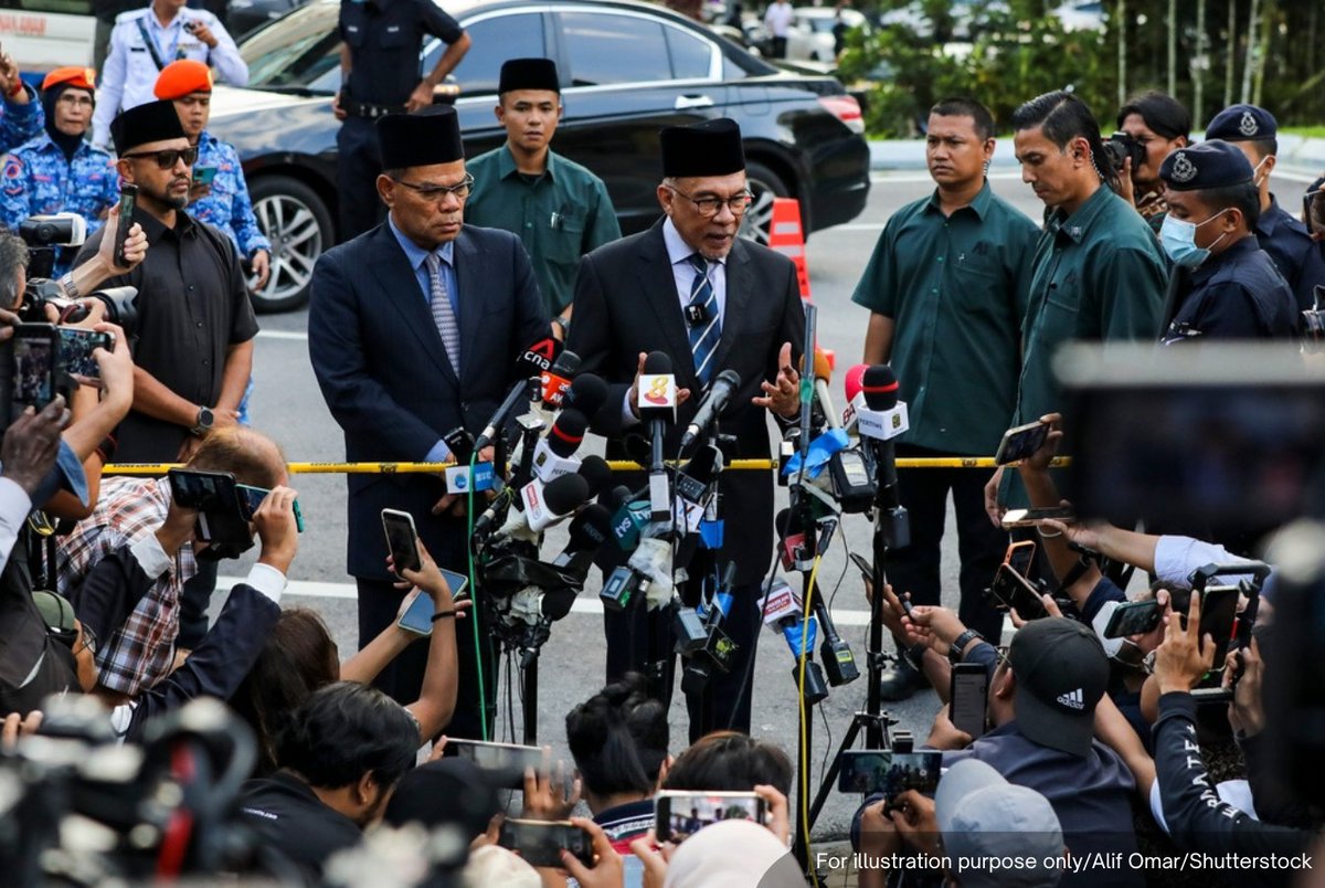 NewsBFM's tweet photo. Malaysia dropped seven places to 95th in the 2026 World Press Freedom Index, with its overall score falling from 56.09 to 52.73.

The country's political indicator, which measures media autonomy from political pressure, declined to 44.66 from 43.00, according to RSF data.

🧵1 https://t.co/uqv5qt7ZFa