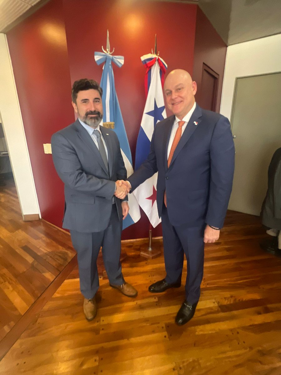 GuevaraMann's tweet photo. Reunión con el subsecretario de Asuntos Políticos de Argentina, Juan Manuel Navarro. https://t.co/096rlBvZu2