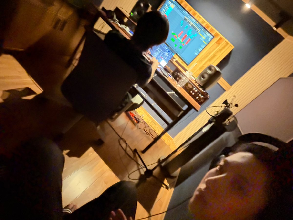 titi ♰ tweet media