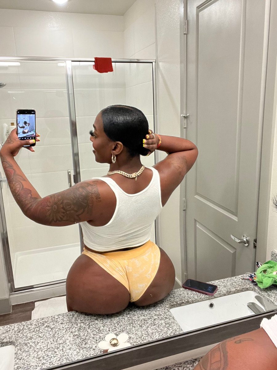 TsEmilyBrown095's tweet photo. Mirror Mirror on the wall. https://t.co/N0YEM5Xwdp