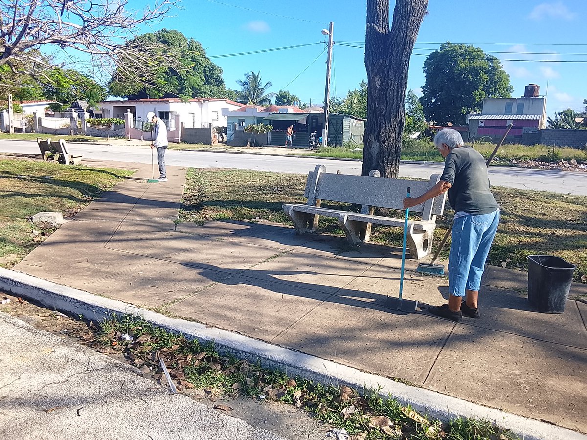 La #AduanaCamagüey realiza cambio de labor en saludo al #1eroDeMayo.
#DíaDelTrabajador 
#PorCamagueyTodo