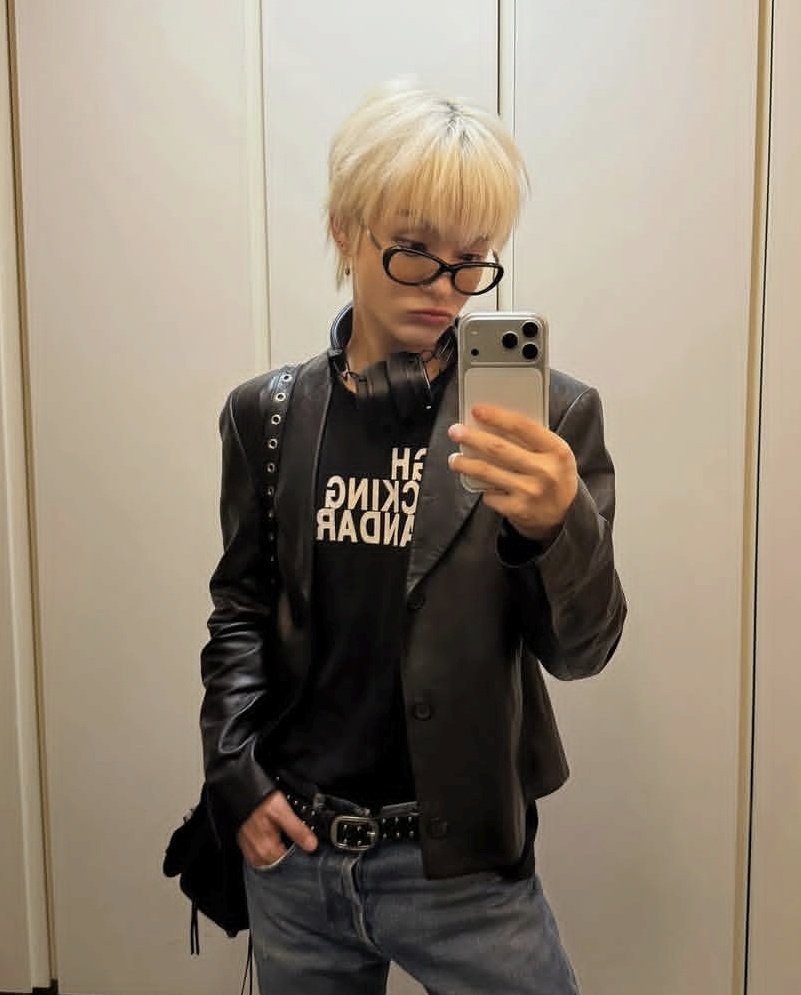 완완 tweet media
