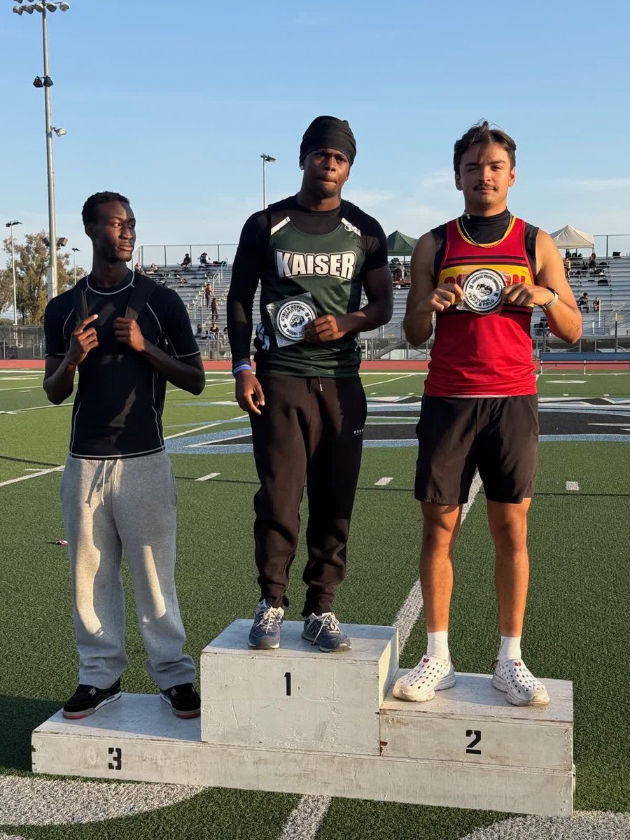KoRegalado13's tweet photo. League Finals for track last night

400m League Champ: 51.39
2nd Place 200m: 23.80 https://t.co/WEdLaI85Tk