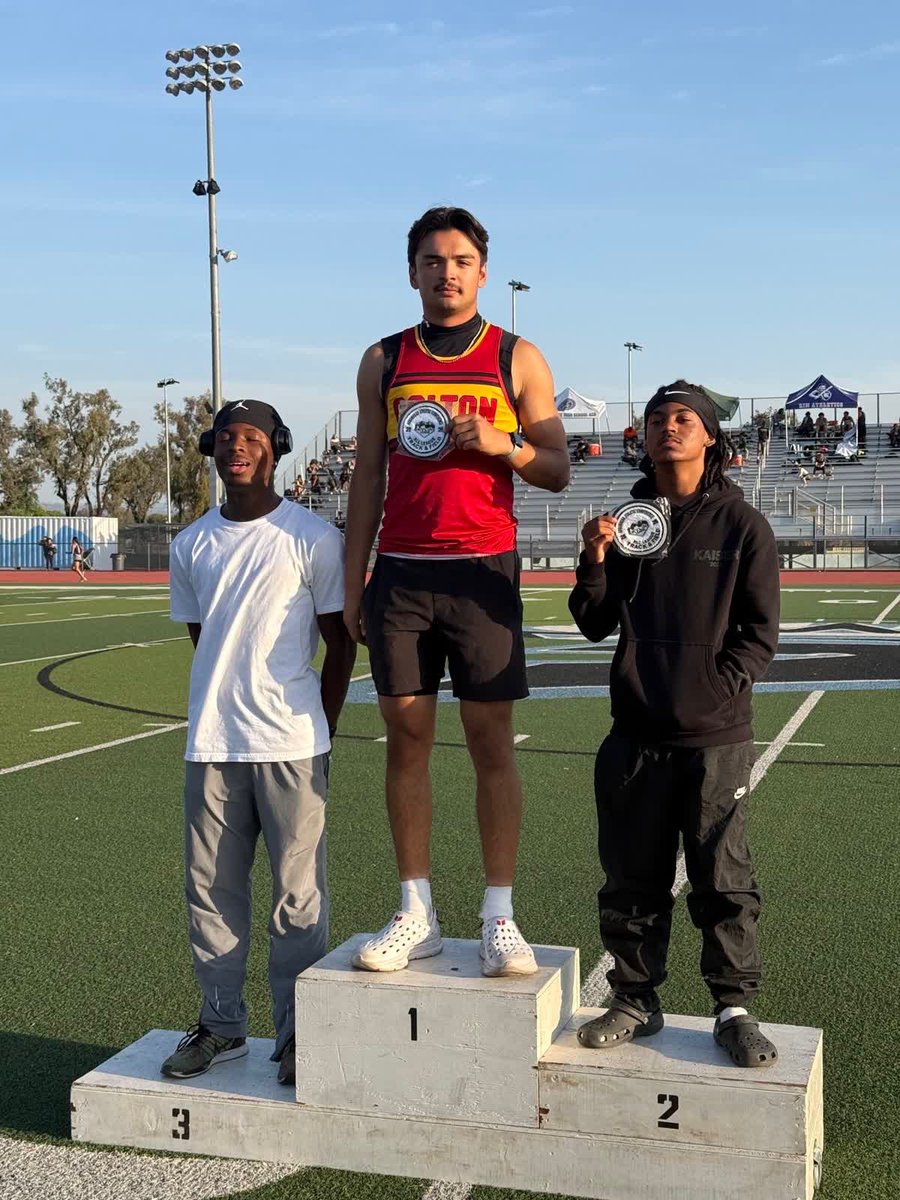 KoRegalado13's tweet photo. League Finals for track last night

400m League Champ: 51.39
2nd Place 200m: 23.80 https://t.co/WEdLaI85Tk