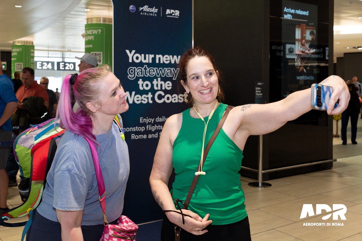 AeroportidiRoma's tweet image. Inaugurato il nuovo volo diretto #Seattle–#Roma operato da @AlaskaAir: primo collegamento della compagnia verso l’Europa e debutto europeo del vettore, con Roma Fiumicino come primo aeroporto servito. 🇺🇸

🌎 Un nuovo link strategico con il Pacifico nord occidentale che rafforza