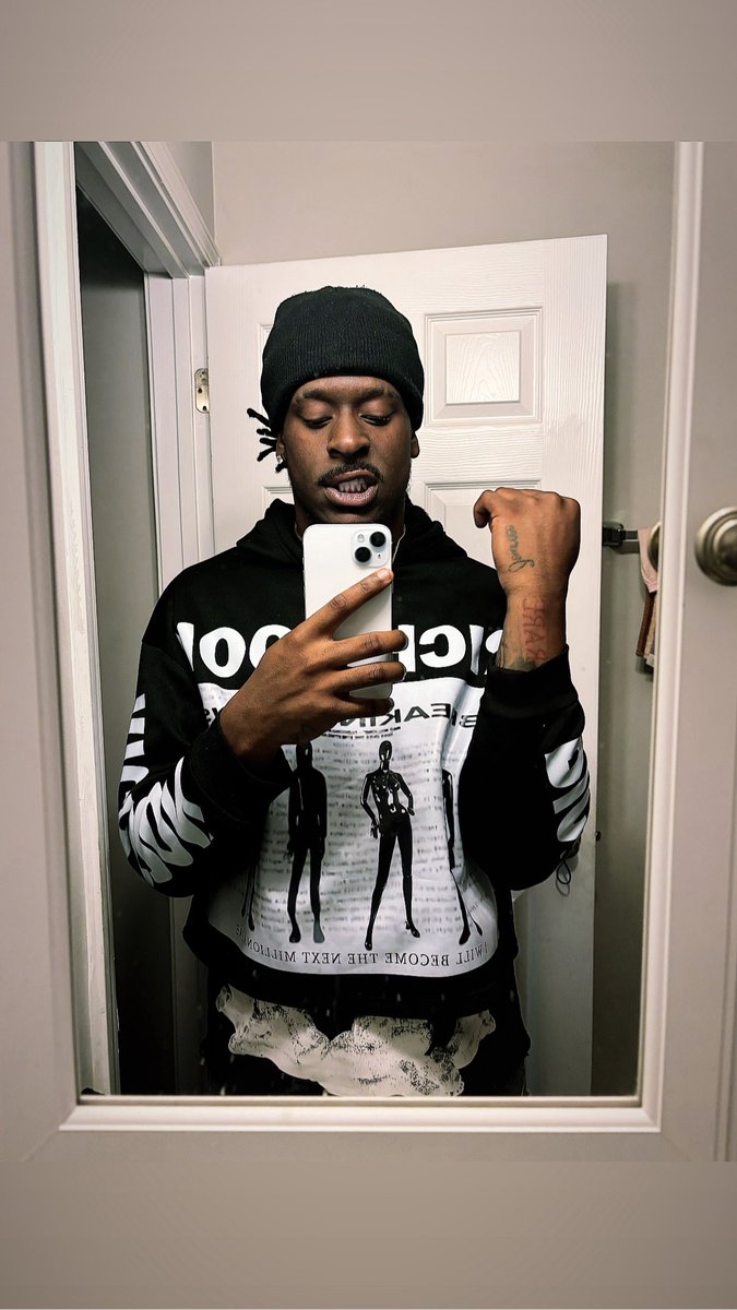 luvvdubbb's tweet photo. none on me except for ar .. ion send shots ts aint bball 🏀 👀… https://t.co/iJm6uV9m3K