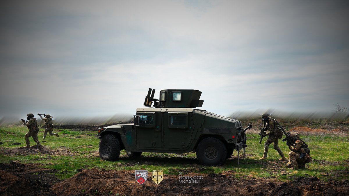 3sofua's tweet image. Training of a raid on trenches using HMMWV.
Operators of the 3rd Regiment SOF Ukraine practice actions in an assault in difficult conditions
The result is decided by seconds.

Join the Brave!
+380933356598 (WhatsApp, Signal)

#SOF #SpecialOperations #Training #HMMWV