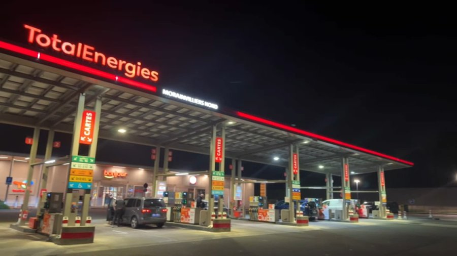 jyves94's tweet image. À l’occasion des ponts du 1er mai, du 8 mai et de l’Ascension, #Totalenergies met en place une opération exceptionnelle, les prix seront uniformisés

Essence : 1,99 €
Diesel : 2,09 €

Diesel plafonné à 1,99 € pour ses clients energies, toute l’année 26
bfmtv.com/economie/entre…