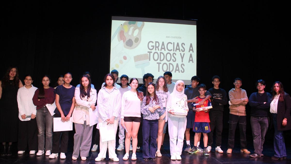 iesocastejon's tweet photo. El IESO Castejón celebró la gala de la V Semana de las Letras🤩🤩👏👏 https://t.co/OjKWF0ueLi vía @noticiasnavarra https://t.co/s3TQnIqBhg