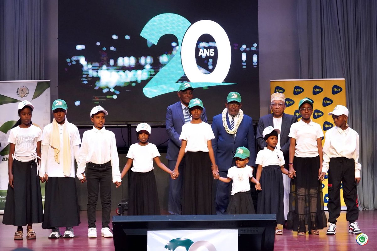 Beit_Salam's tweet image. 🔴20 ans de l'#ORTC. 
Son Excellence le Président AZALI Assoumani a rendu hommage à notre radio-télévision nationale, miroir de la #Nation et rempart contre la #désinformation.

« Votre mission est devenue plus exigeante : elle doit être, aujourd'hui encore plus qu'hier, le