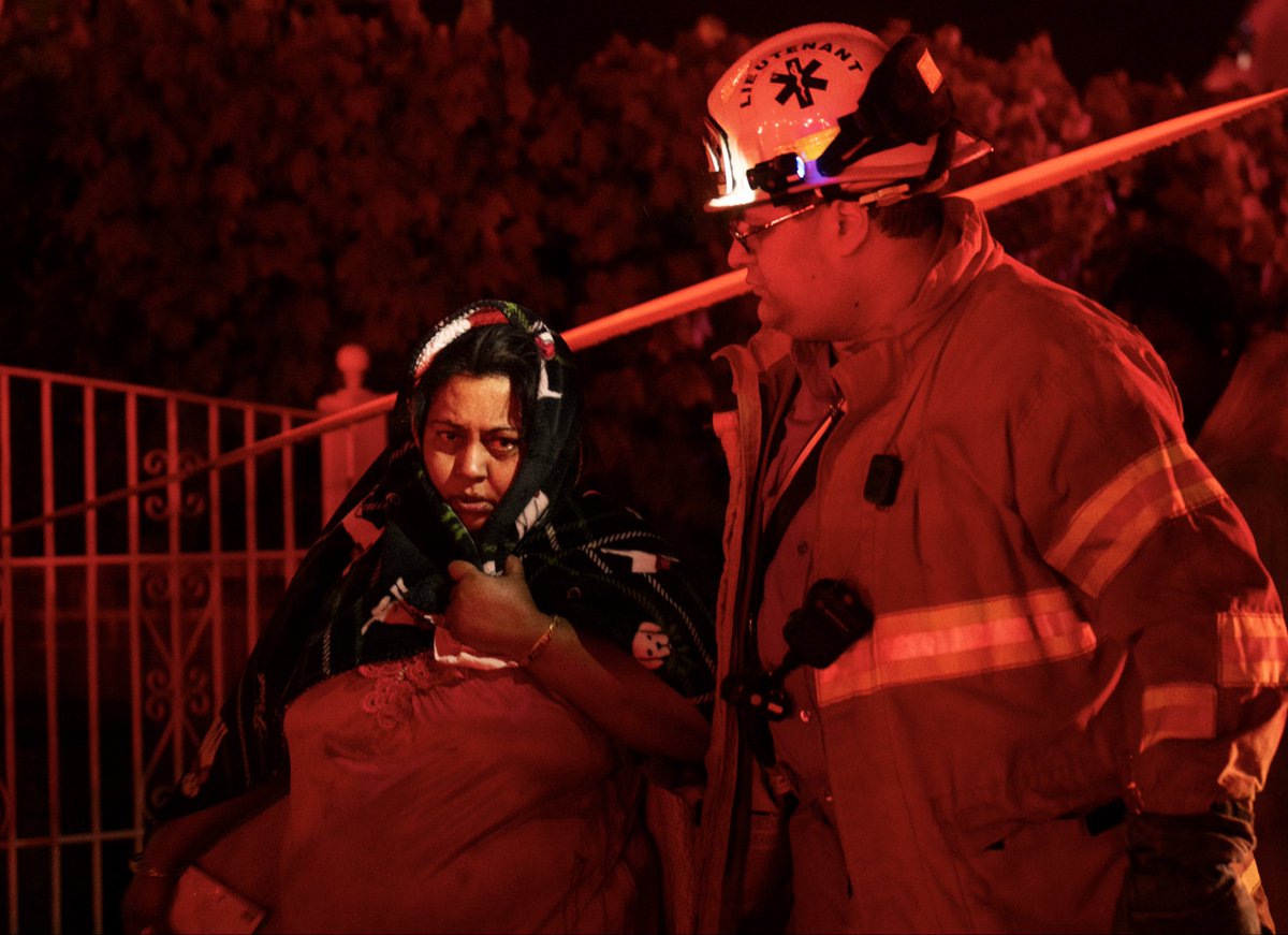 Lloydphoto's tweet photo. Photos: Several police officers were hurt during a five alarm fire while responding to a dispute and explosion on 130 Street in Richmond Hill, Queens on Thursday morning. #LloydMitchellPhotography #FDNY #NYPD #Firefighting #FireService #Photojournalism #AMNewYork #Photography https://t.co/MLubDtkc52