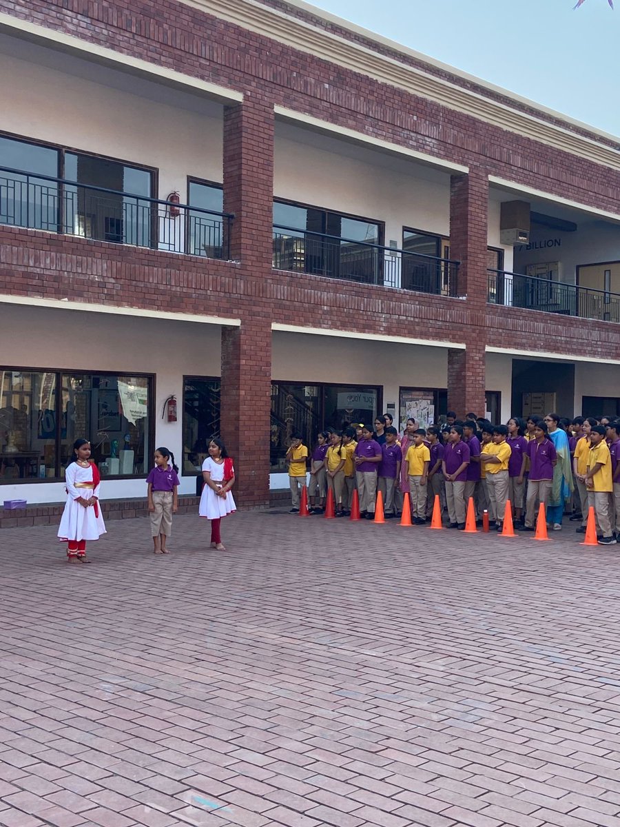 Little steps. Big confidence. 

Grade 3SN students lit up International Dance Day with energy, expression, and pure joy.

Moments like these stay forever.

#bhiskanpur #internationaldancedayassembly