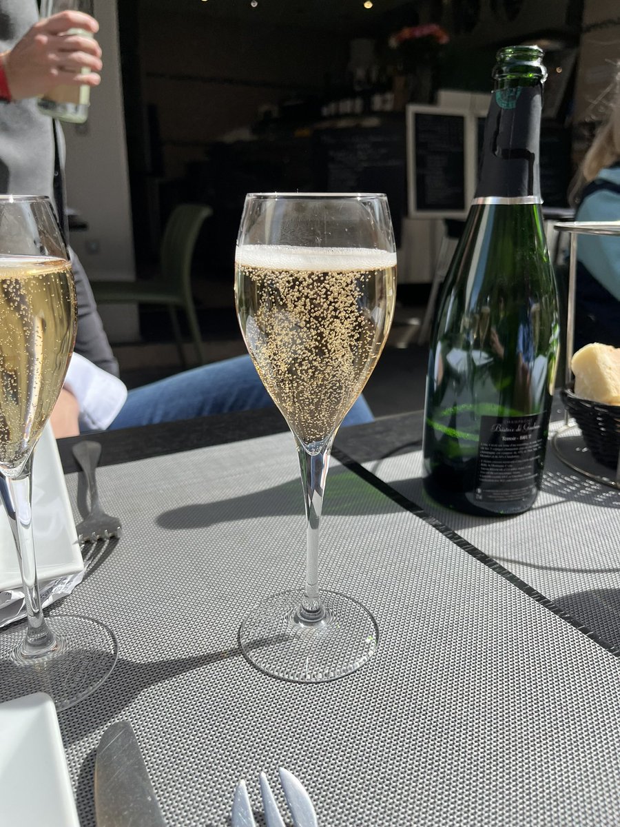 SlarkTrader's tweet image. Även fast man lever som FIRE ska man se till att unna sig lite i livet! Några riktigt härliga dagar i Paris!🇫🇷🥂#FIRE