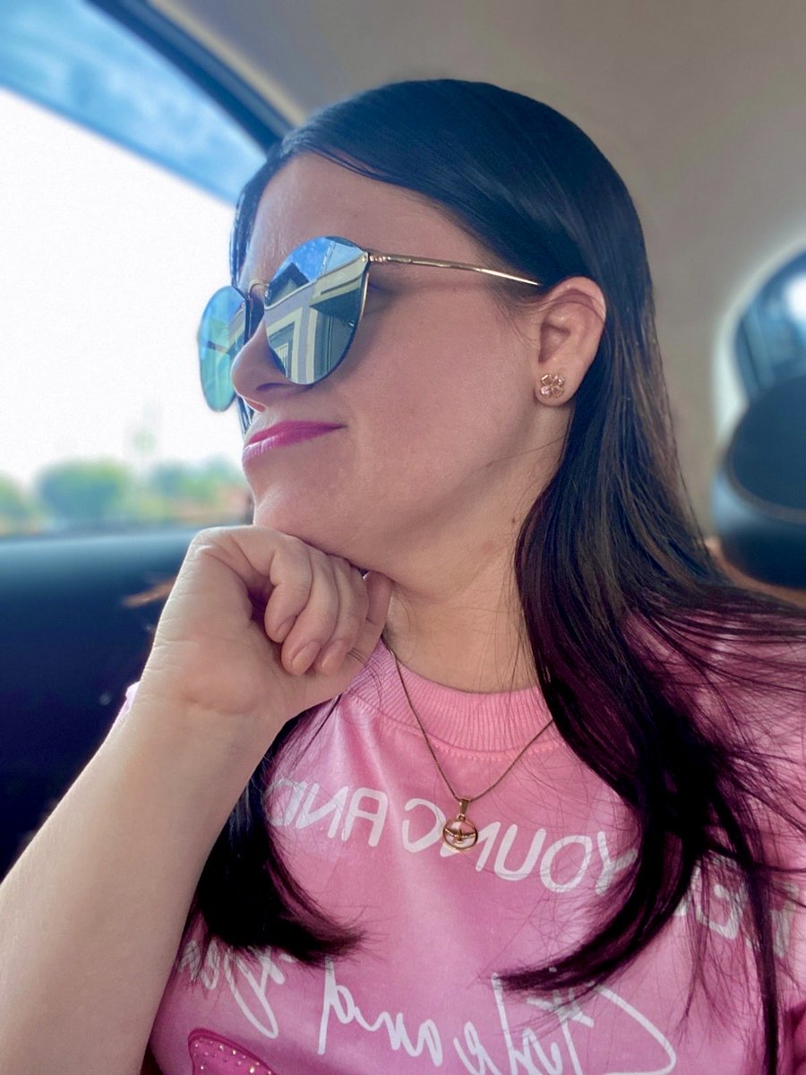 mari_angela_'s tweet image. Você vê meu sorriso, mas não faz ideia do que eu venci pra chegar até ele.
Tem dias que eu desmorono por dentro e mesmo assim sigo inteira por fora.
Carrego pesos que ninguém percebe.
Calo dores que ninguém escuta.

#autoestima #superação #força #realidade #motivação