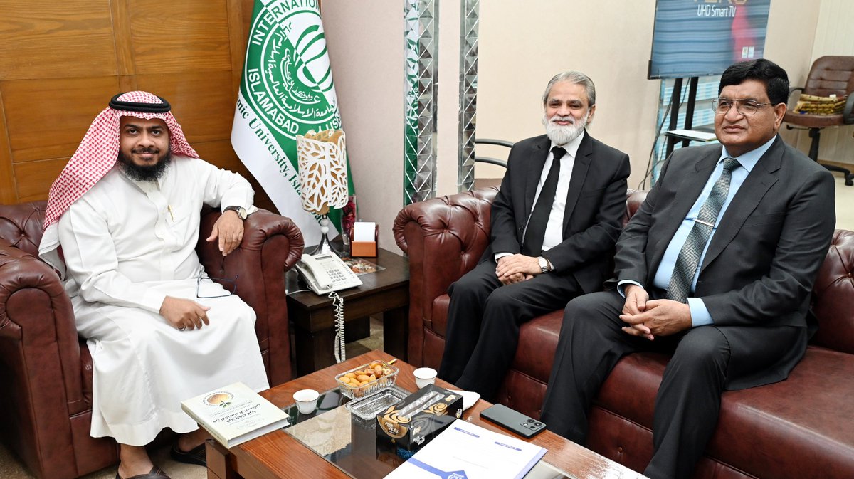 اللجنة العليا تُجري مقابلات لتعيين نواب الرئيس

أجرت لجنة رفيعة المستوى في الجامعة الإسلامية العالمية مقابلات للمرشحين لشغل منصب نائب الرئيس للشؤون الإدارية والمالية، والبحث العلمي والمشاريع، والشؤون الأكاديمية، وذلك برئاسة القائم بأعمال رئيس الجامعة، الأستاذ الدكتور أحمد سعد