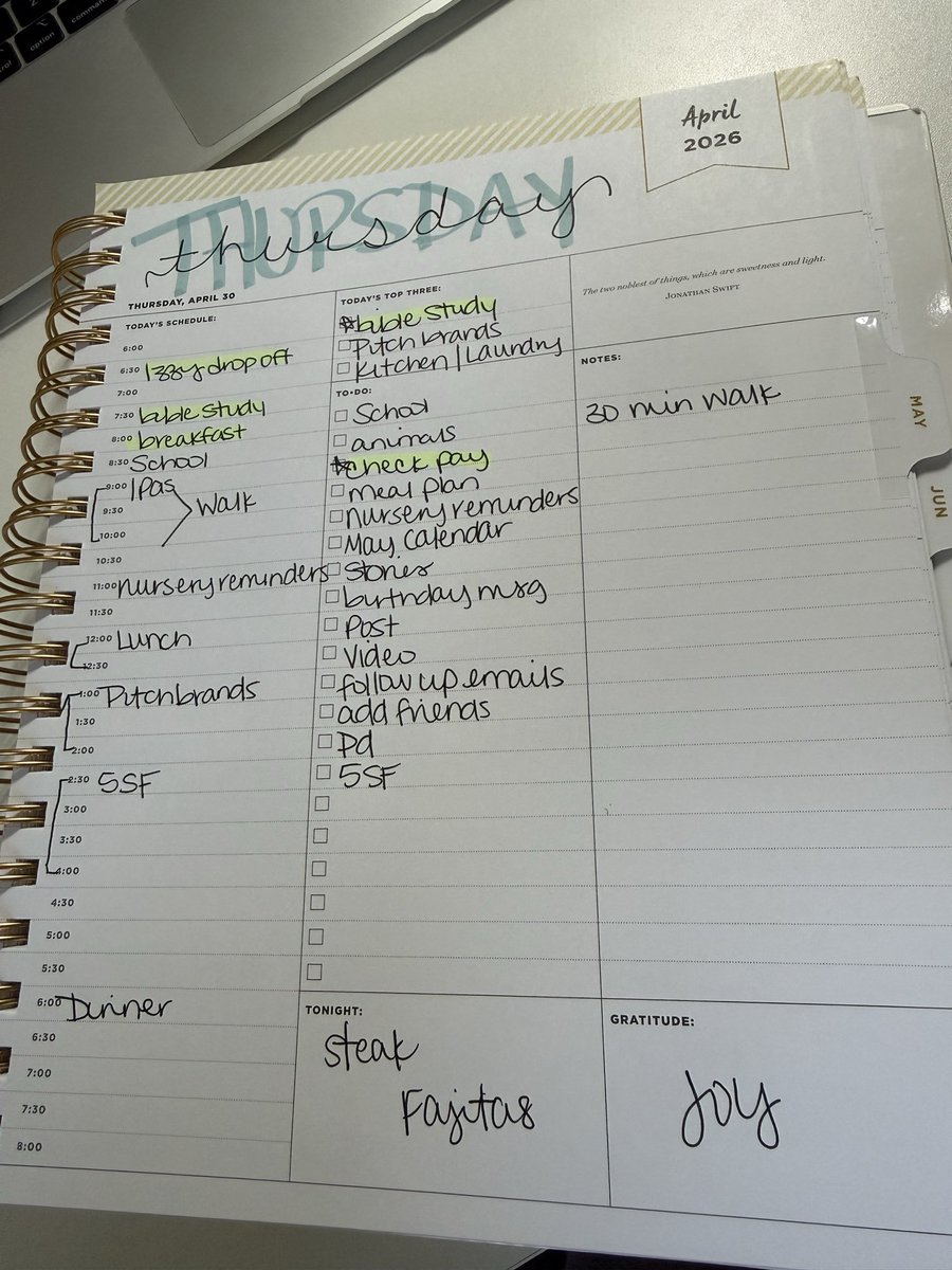 faithfueledstud's tweet image. Todo list:
• Film content  • Edit clips  • Post  • Repeat 😂  #ugcplan #contentcreation #momlife #dailygoals #workflow