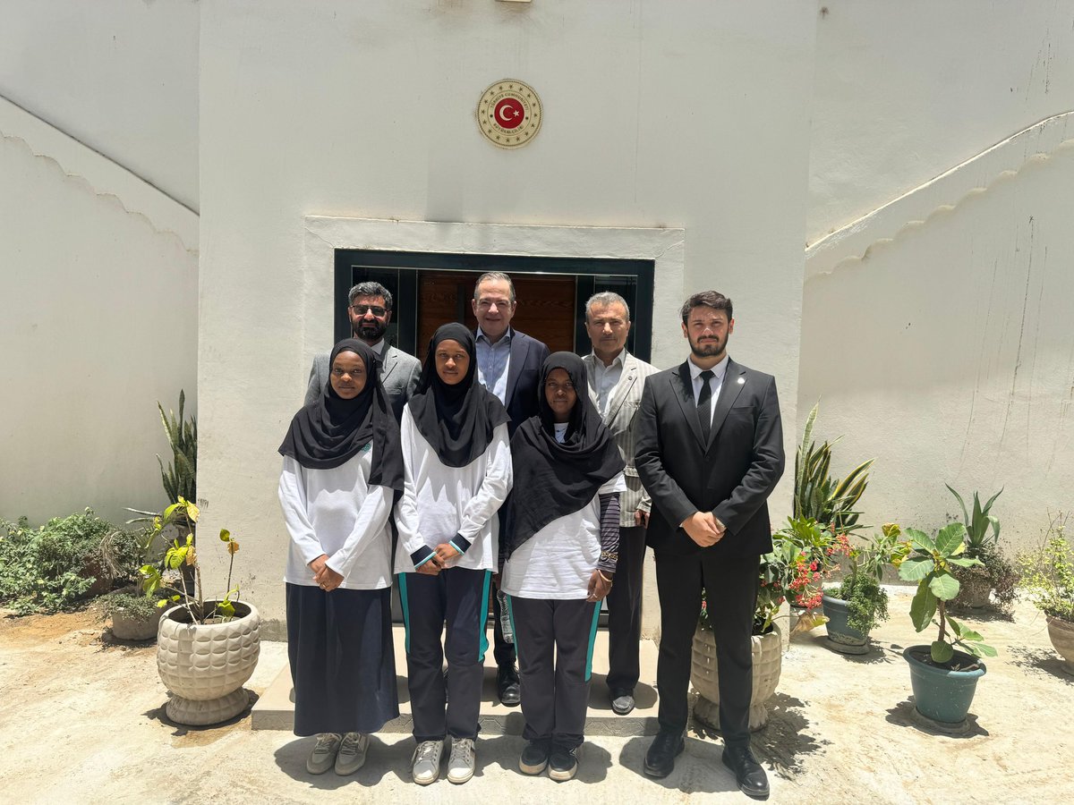 maarifTD's tweet photo. 🌍🏆Succès International
Nos élèves ont remporté la🥈2ᵉ place en Environnement et Durabilité au Science Fest Africa à Abidjan.
Cette réussite témoigne de leur créativité et de leur engagement. Nous avons partagé cette fierté avec S.E. Cem Utkan, Ambassadeur de Türkiye au Tchad. https://t.co/VqGn54xvoX