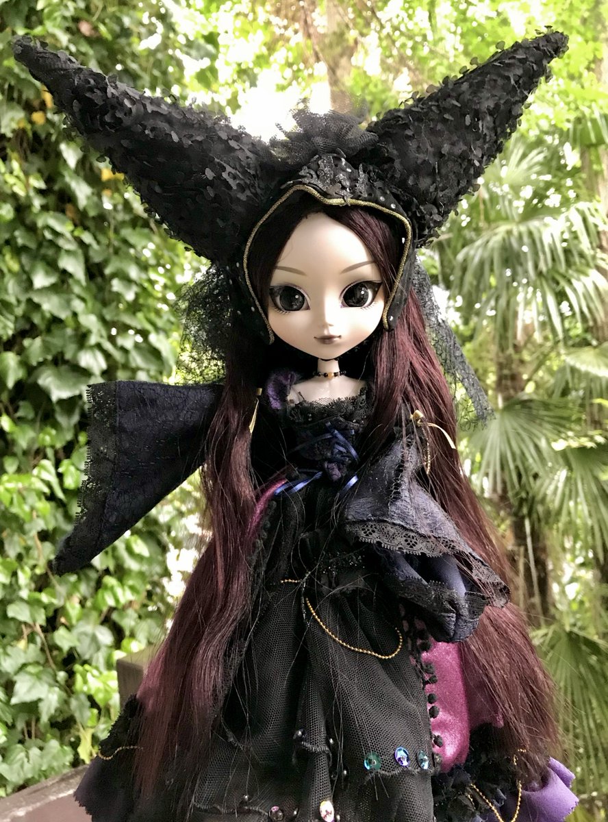 A_Records7's tweet photo. 本日は、2026年の4月最終日。と言う事は、ワルプルギスの夜でございます!!
ブロッケン山も賑やかでしょうが、4月、日本は桜の季節。
儚い期間ですが、ニュース等で日本各地から桜の便りがあるのも美しく楽しいですね。
今夜は魔女達の饗宴、ベルリオーズ:『ワルプルギスの夜の夢』を聴きながら。 https://t.co/gihKKVLrsy